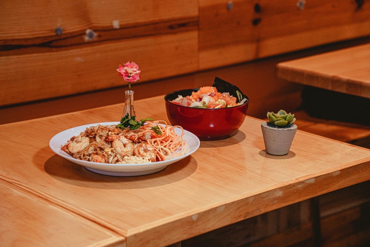 Pad thai with poké and edamame