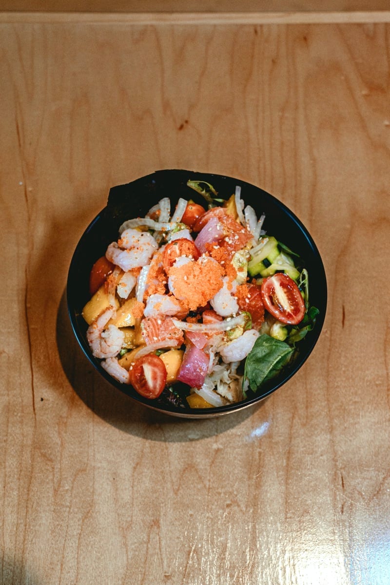Poké bowl with shrimp, salmon, mango and tobiko